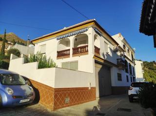 Xalet a Cómpeta. Casa unifamiliar en competa con garaje y vistas.