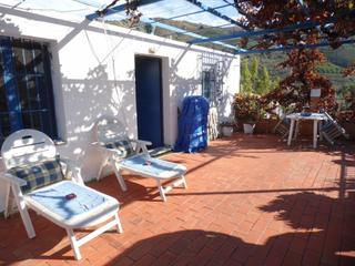 Chalet in Cútar. Casa con 3 plantas independientes en benamagosa
