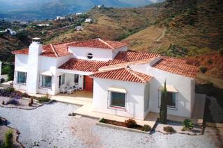 Masia a Canillas de Aceituno. Estupenda casa de campo en canillas de aceituno