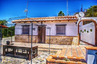 Mas à Norte - Barrio del Pilar - El Reñidero. Casa de apero  y caravana adosada en viñuela.