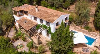 Chalet en Sayalonga. Exclusiva y nica casa de campo a 20 minutos de cmpeta.