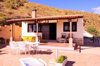 Masia a Macharaviaya. Casa de campo en iznate con vistas  al valle y al mar.