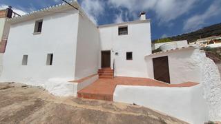 Mas à Arenas. Casa de pueblo de grandes dimensiones en arenas