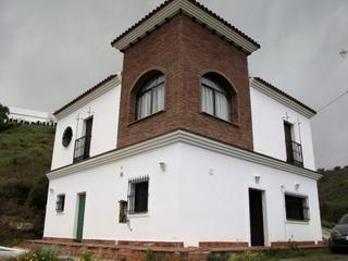 Masia a Iznate. Casa de campo con3 dormitorios, vistas y piscina privada