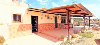 Masía en Almayate Bajo. Casa de campo en almayate con vistas al mar y piscina.