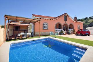 Xalet a Viñuela. Chalet en los romanes con casa de invitados