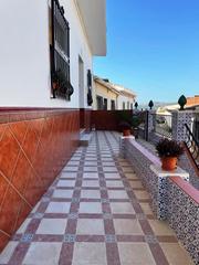 Xalet a Camino Algarrobo - Las Arenas. Casa con 4 habitaciones y garaje en vélez  málaga