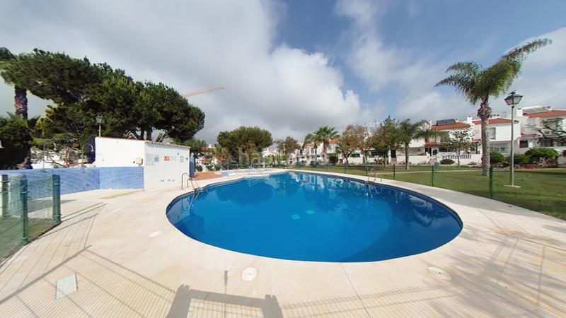 Foto 07b501d1-cf8a-4662-a099-286276ce156c. Casa aparellada amb piscina a Caleta de Velez