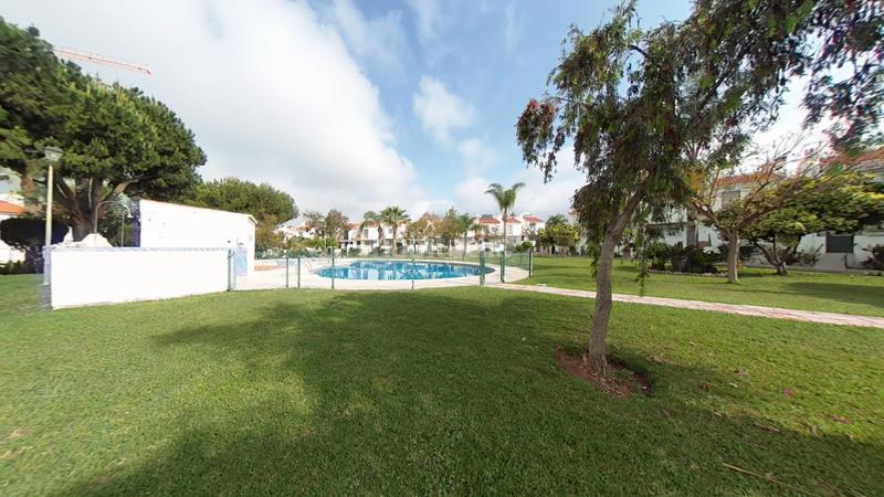 Foto 6b581c48-67d0-48f2-81ad-91503e79211f. Casa aparellada amb piscina a Caleta de Velez