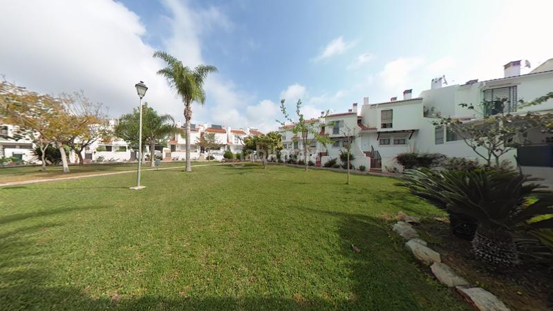 Foto faa114f4-0159-480c-84d2-acae8ec50d8c. Casa aparellada amb piscina a Caleta de Velez