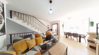 Doppelhaus en Almayate Bajo. Gran chalet adosado en almayate con amplio garaje