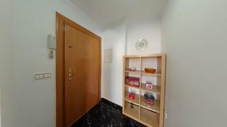 Apartament a Trayamar. Amplio bajo a 100 metros de la playa en caleta de velez