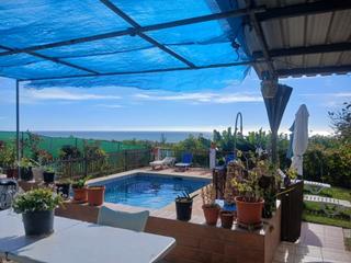 Mas à Avda Pescia - Ctra de Frigiliana. Encantadora finca rústica con piscina, huerto frutal propio y vi