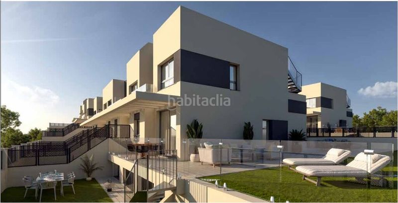Foto 21be6f2d-eeab-4fe1-ac5e-cd0369b590f2. Casa aparellada amb aparcament piscina a Capistrano Nerja