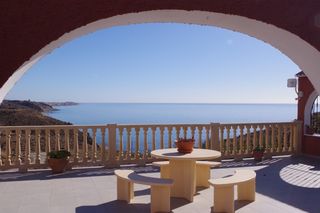 Chalet in Mezquitilla. Villa con espectaculares vistas al mar en lagos.