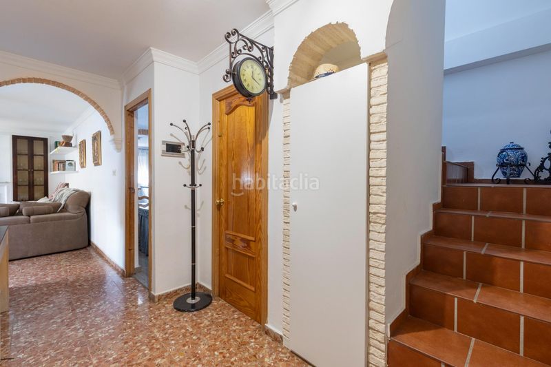Foto 6a6c4ec5-f263-476b-bfdb-b9a2cefb1d8e. Casa adosada magnifica unifamiliar adosada de 4 plantas en loma linda con piscina comunitaria en Ogíjares