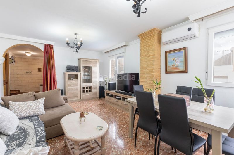 Foto a3d8d6e5-141b-4ccd-ba70-b55d9c775228. Casa adosada magnifica unifamiliar adosada de 4 plantas en loma linda con piscina comunitaria en Ogíjares