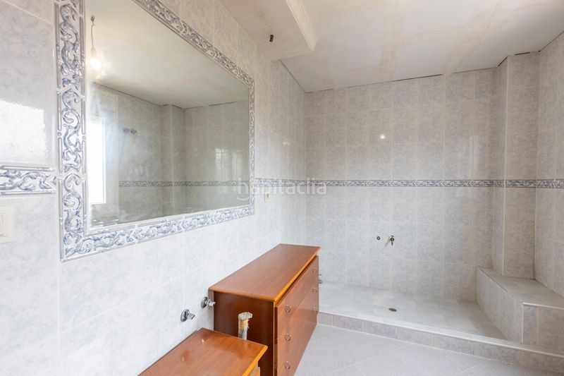 Foto f9fbabdb-c2da-49b6-8b3f-5d692d0c3e36. Casa adosada magnifica unifamiliar adosada de 4 plantas en loma linda con piscina comunitaria en Ogíjares