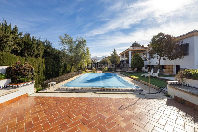 Foto 752c4137-b254-4f3c-8845-4b3a19d7f592. Chalet estupendo chalet en urbanización los alixares de otura en Villa de Otura
