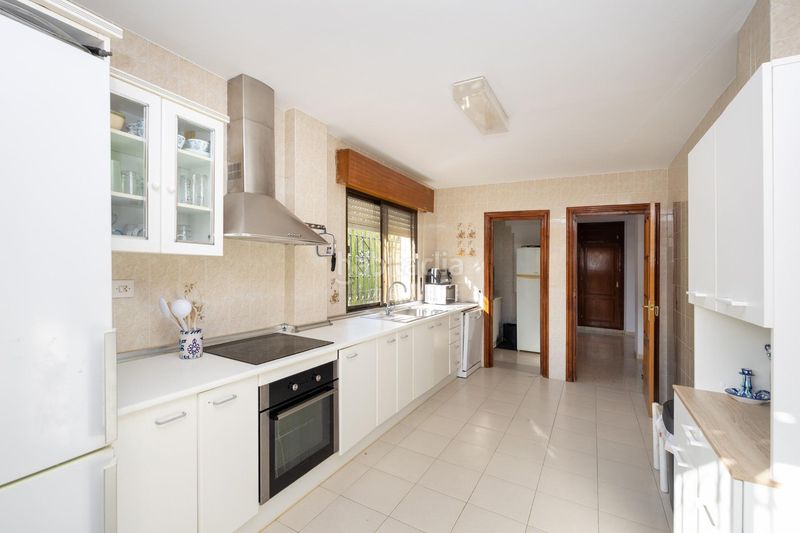 Foto a8f96565-351c-4793-8d19-dec0531a783f. Chalet estupendo chalet en urbanización los alixares de otura en Villa de Otura