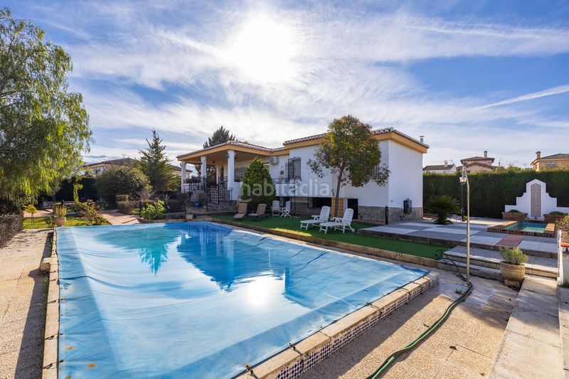 Foto bd4b8239-7d06-4d24-a466-c04ad80d021c. Chalet estupendo chalet en urbanización los alixares de otura en Villa de Otura
