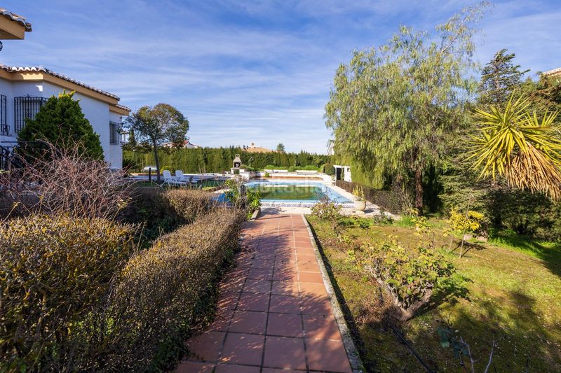 Foto d52bdf28-4d99-4066-b85f-f71026932052. Chalet estupendo chalet en urbanización los alixares de otura en Villa de Otura