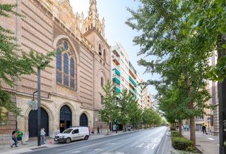 Piso  Calle calle gran vía de colón. Vivienda de 170 m2 con 5 dormitorios en gran vía  amplia y con g