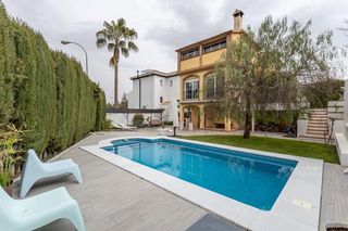 Casa a Calle de teresa de calcuta 4. Gran casa con parcela en alhendin