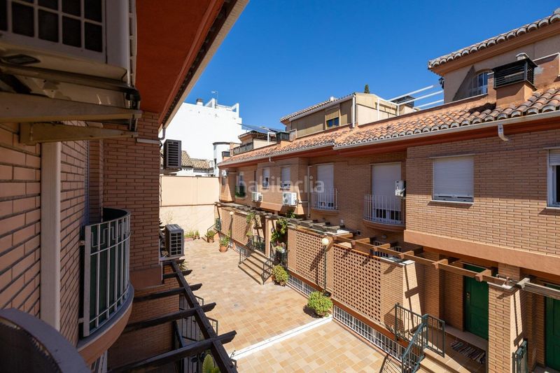 Foto 2700e312-3c75-40ff-b429-37a970a88455. Casa adosada en avenida de murcia 15 espectacular casa unifamiliar en recinto cerrado capital en Granada