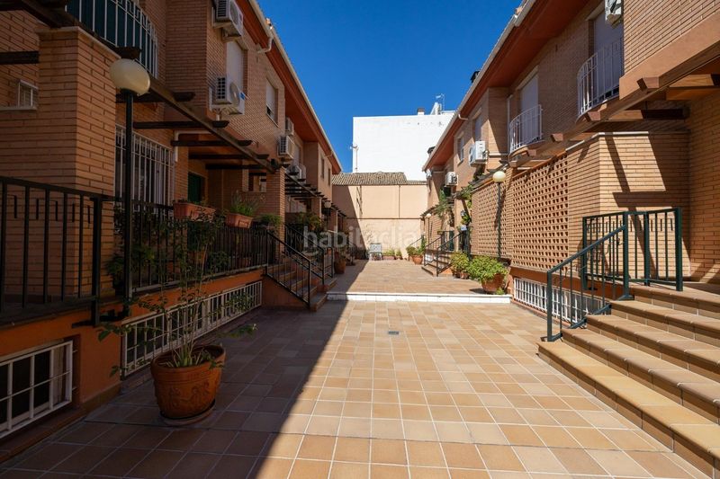 Foto 9a5fcef7-852f-4fff-93dd-22ba63dcc62d. Casa adosada en avenida de murcia 15 espectacular casa unifamiliar en recinto cerrado capital en Granada