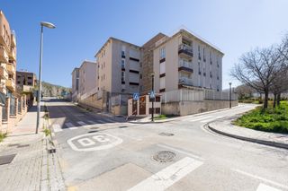 Pis a Lancha del Genil. Apartment for sale on carretera de la sierra  unique opportunity