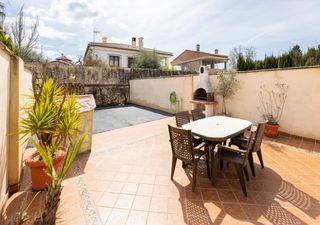 Casa  Calle luna. Casa con gran patio en venta en los og�jares