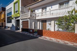 Casa en Calle de gerardo diego 7. Espectacular casa en armilla