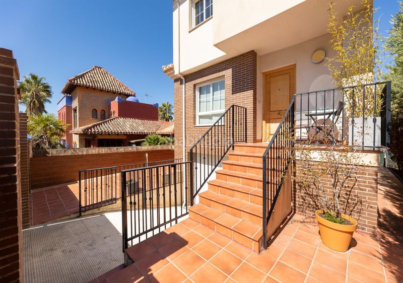 Foto f2a0c9d2-3852-4c43-9a6e-af9a1bcf9b93. Xalet amb aparcament piscina a Barrio de la Vega Monachil