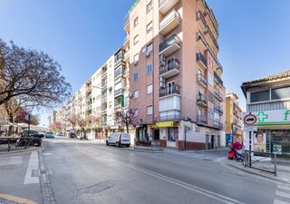 Piso  Calle xauen. Piso en zaid�n con ascensor y 3 dormitorios  gran oportunidad!