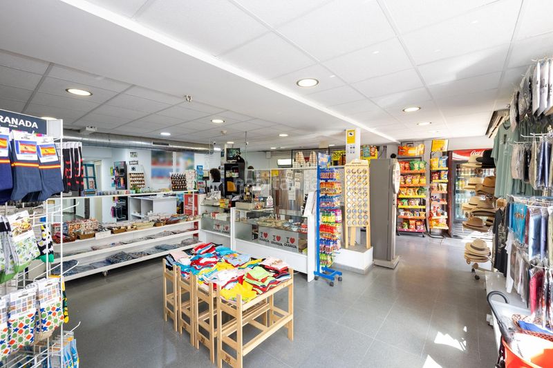 Foto b69bfcaf-8a9d-41e2-9ed8-51cfe852eb69. Edifici a San Matías - Realejo Granada