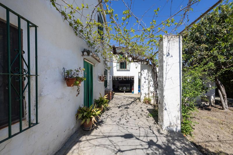 Foto c909c489-51c5-4f0a-8837-e77b0c8989cc. Masia amb aparcament a Poniente Armilla