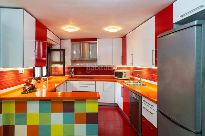 Foto 0662d800-087f-4f03-a93c-cc5f79c62c3a. Casa en calle de santa isabel 22 magnífica casa corazón 7hbt 3 baños...a 5 minutos de la playa en Almuñécar