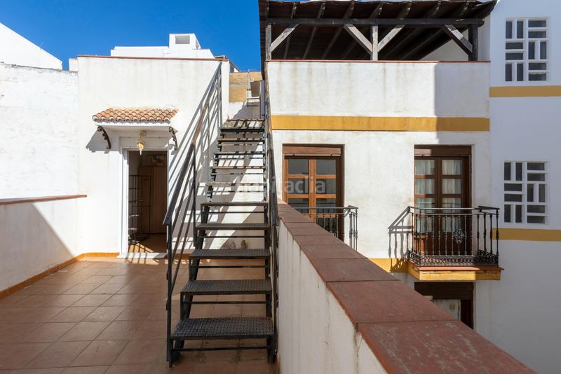 Foto 7ebb4ce1-20f6-42da-b3e5-ff94690096c8. Casa en calle de santa isabel 22 magnífica casa corazón 7hbt 3 baños...a 5 minutos de la playa en Almuñécar