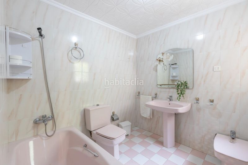 Foto 40b6ec7d-17e9-4fe1-a31d-8bf685ead81b. Casa amb aparcament a San Miguel Armilla