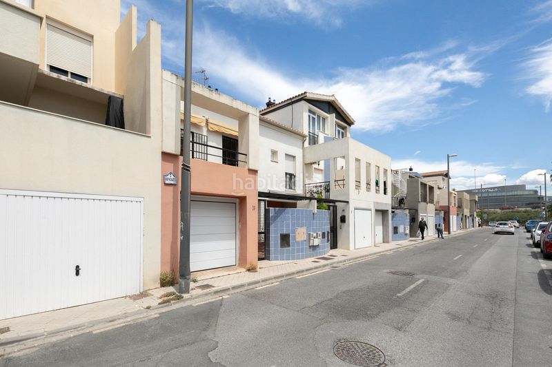 Foto 8df1ca48-baee-4000-bd04-df448aeb0eb4. Casa adossada amb calefacció aparcament a San Miguel Armilla