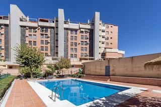 Pis a Calle pdta jose fernandez mtnez 6. Piso en urbanización privada en parque almunia con 3 habitacione