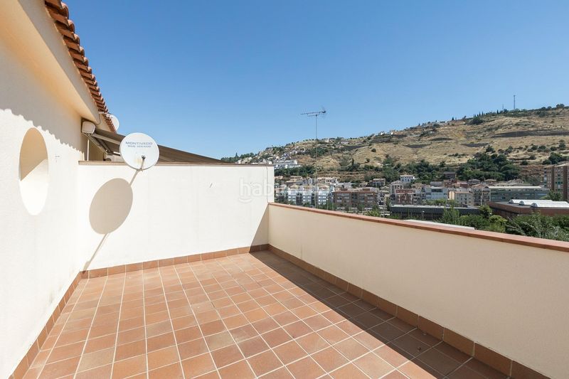Foto 804af57e-f8be-458b-a55c-d17401f6c514. Casa adosada en calle santo sepulcro de la quinta 26 magnífico adosado con apartamento independiente en Bola de Oro, en Granada