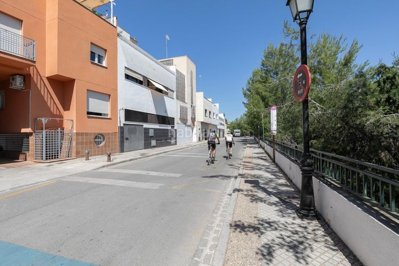 Foto ff898cb1-6759-46f1-9e70-d32cb0d0dc22. Casa adosada en calle santo sepulcro de la quinta 26 magnífico adosado con apartamento independiente en Bola de Oro, en Granada