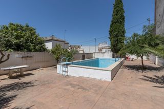 Wohngrundstück in Camino viejo del fargue 8. Casa con gran solar