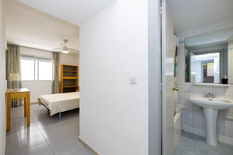 Foto 18bf9c81-98ad-4f83-b965-b1b272554779. Piso  de 1 dormitorio con terraza y excelente ubicación junto al mercadona en Granada