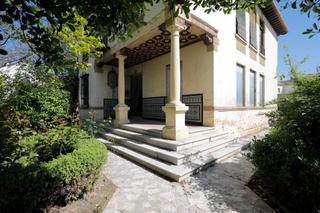 Chalet  Carretera motril. Atención inversores! casa señorial en centro alhendín con solar