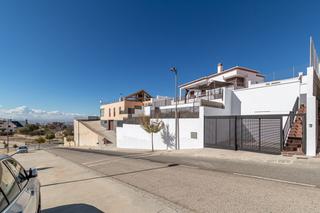 Casa  Calle pinos puente. Casa una sola planta en altos de la zubia