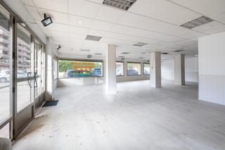 Locale commerciale  Avenida de dilar. Localazo en esquina con mas de 30 de fachada. avd de dilar junto