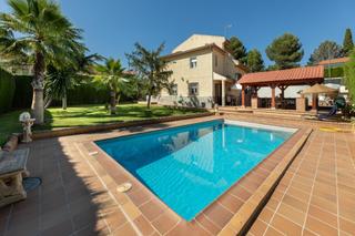 Chalet  Calle calle de alonso cano. Espacio, confort y lujo en un entorno privilegiado
